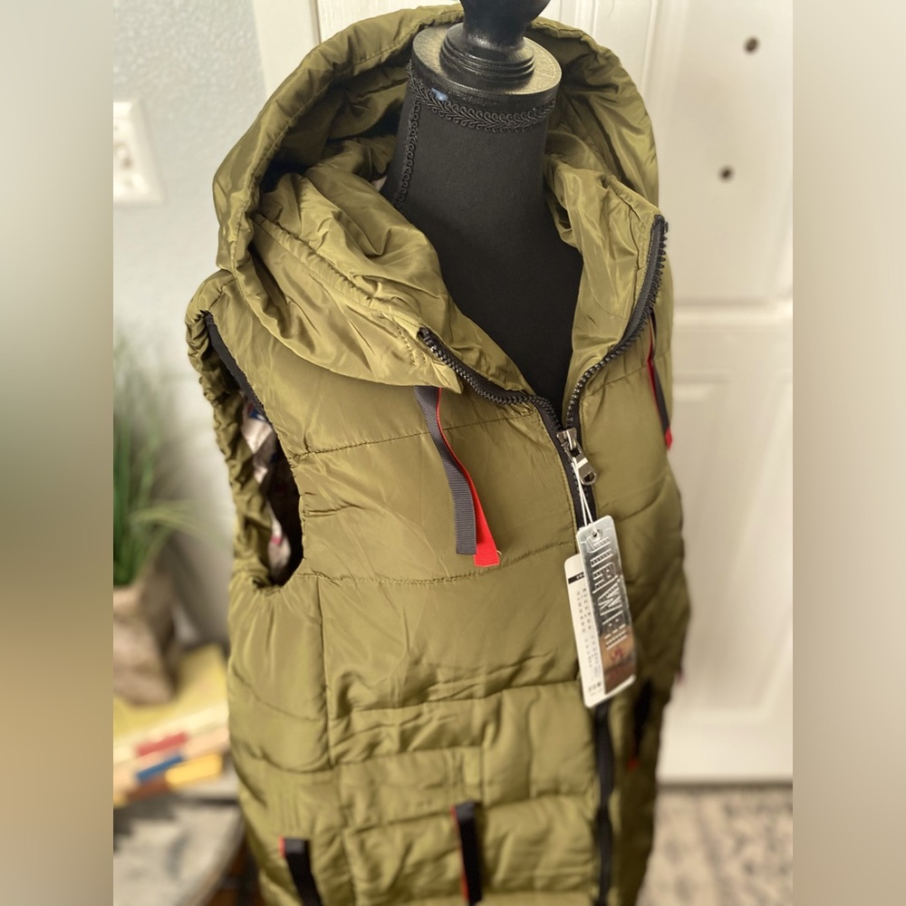 Jiawei olive green puff vest